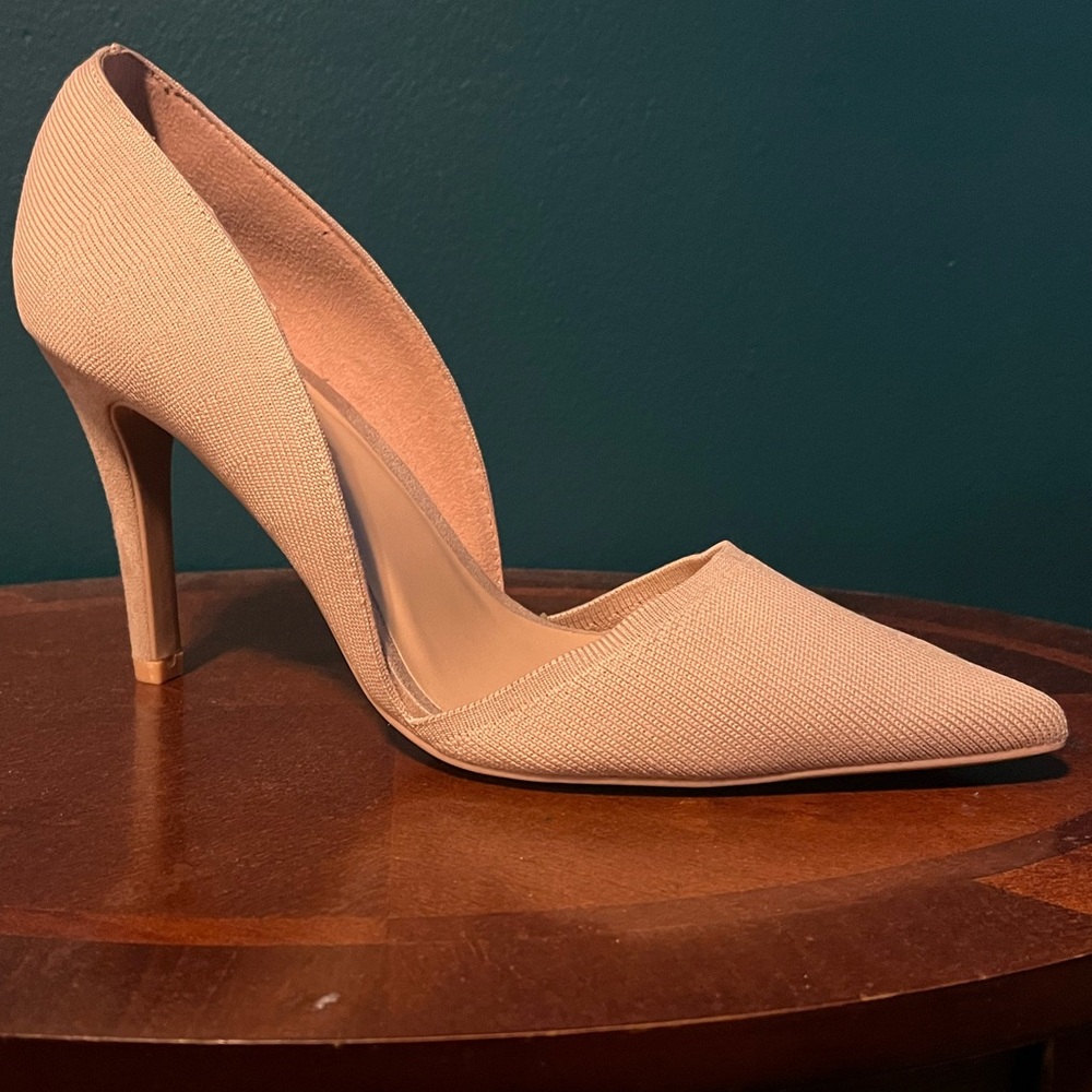 Unworn Nude / Light pink Mia heels size 10